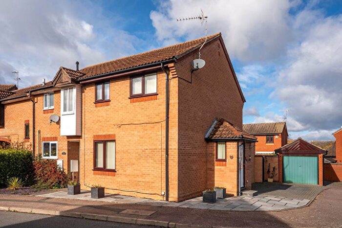 3 Bedroom End Terrace House For Sale In Watermead, Bar Hill, CB23