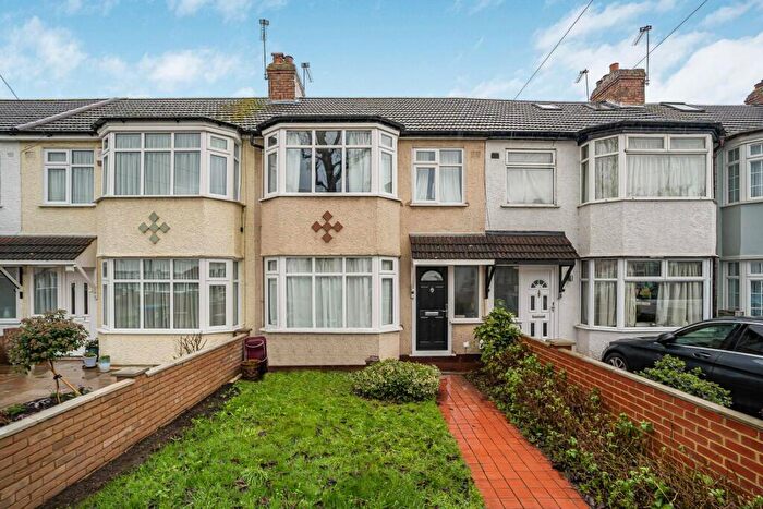 3 Bedroom House For Sale In Broadlands Avenue, Enfield, EN3