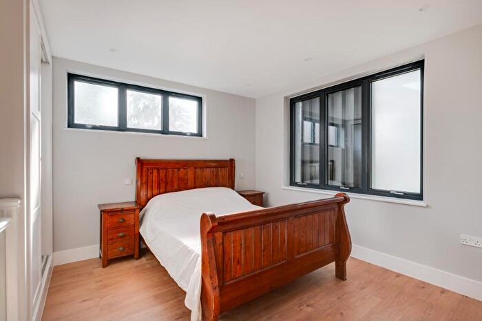 1 Bedroom Flat To Rent In Great North Road, East Finchley, N2