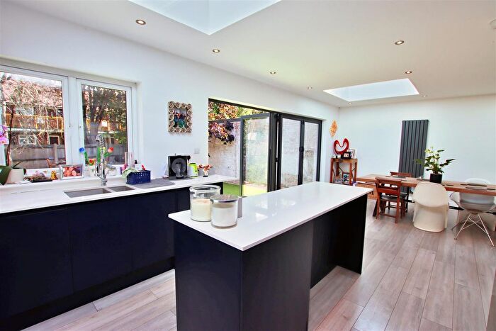 3 Bedroom Bungalow For Sale In Grosvenor Road, Borehamwood, WD6