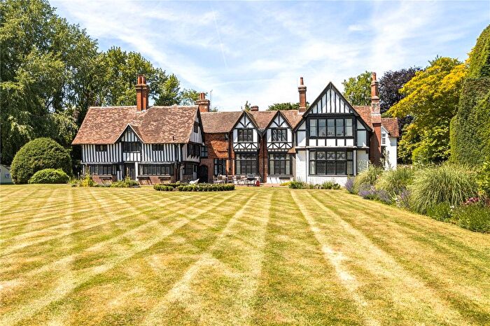 8 Bedroom Detached House For Sale In Vicarage Road, Yalding, Kent, ME18