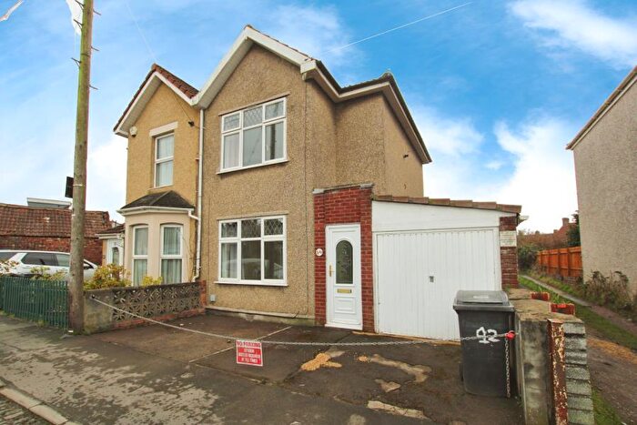2 Bedroom Semi-Detached House To Rent In Broadfield Avenue- Kingswood, BS15