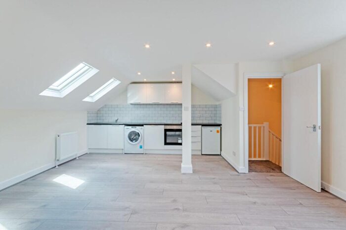 1 Bedroom Flat To Rent In Harlesden Gardens, Harlesden, NW10