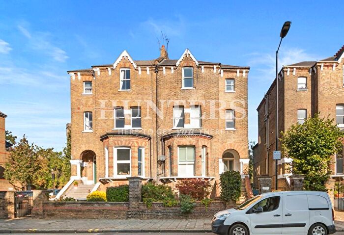 2 Bedroom Flat To Rent In Lordship Park, London, N16