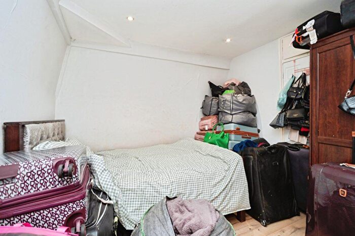 3 Bedroom Flat For Sale In Flat, Kendal House, Shore Place, London, E9 - Photo 11