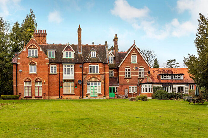 2 Bedroom Apartment For Sale In Morden Grange, Betchworth, RH3