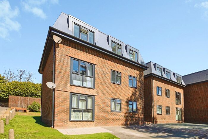 2 Bedroom Flat For Sale In Mutton Hall Hill, Heathfield, TN21