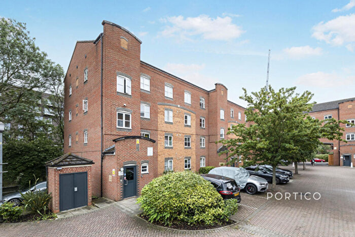2 Bedroom Flat To Rent In Otter Close, Stratford, London, E15