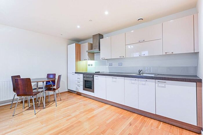 2 Bedroom Flat For Sale In Dancers Way, Greenwich, London, SE8