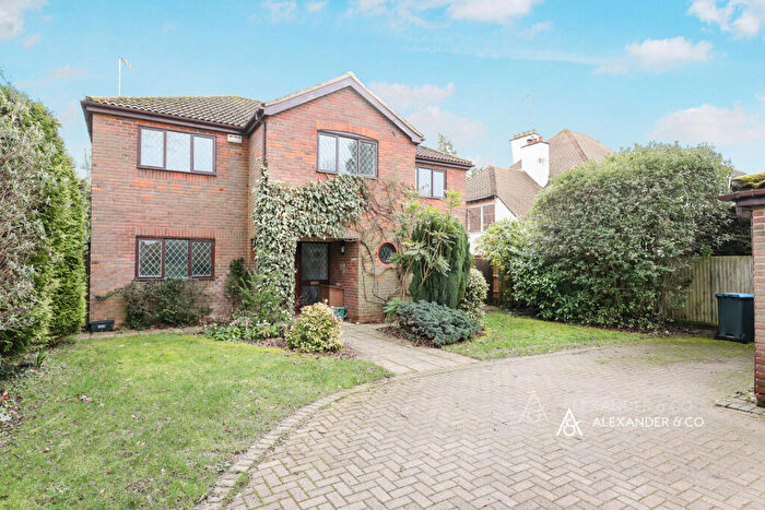 5 Bedroom Detached House To Rent In Shootersway Lane, Berkhamsted, Hertfordshire, HP4