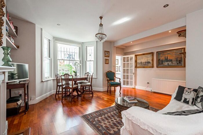 2 Bedroom Flat To Rent In Campden Grove, London, W8