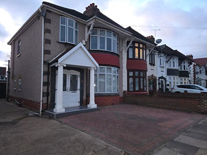 3 Bedroom Detached House To Rent In Sandhurst Drive, Seven Kings, Ilford, London, IG3