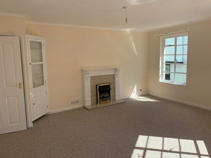 3 Bedroom Flat To Rent In Anzac Street, Dartmouth, TQ6