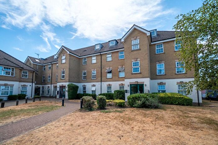 2 Bedroom Apartment For Sale In Tollgate Court, London Road, Dunstable, Bedfordshire, LU6