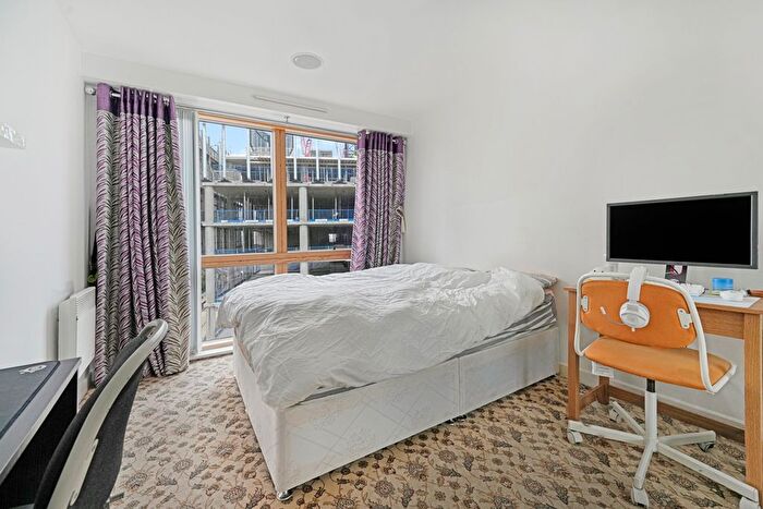 3 Bedroom Flat To Rent In Metro Central Heights, Newington Causeway, SE1