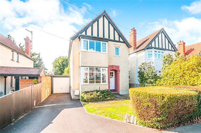 3 Bedroom Detached House For Sale In Pinkneys Road, Maidenhead, SL6