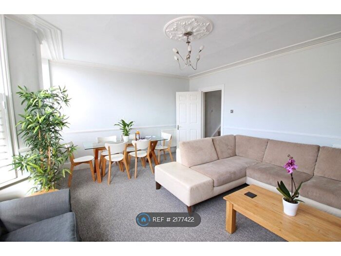 3 Bedroom Maisonette To Rent In Luccombe Hill, Bristol, BS6