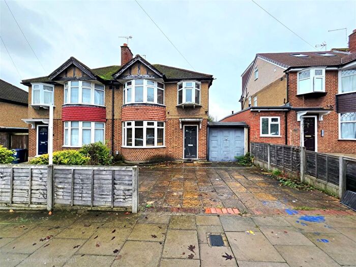 4 Bedroom Semi-Detached House To Rent In Fort Road, Northolt, UB5
