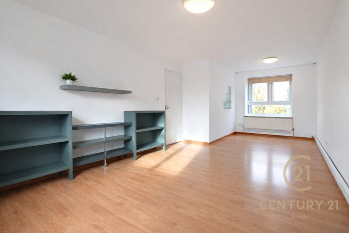 2 Bedroom Flat For Sale In Mill Place Kingston Upon Thames, KT1