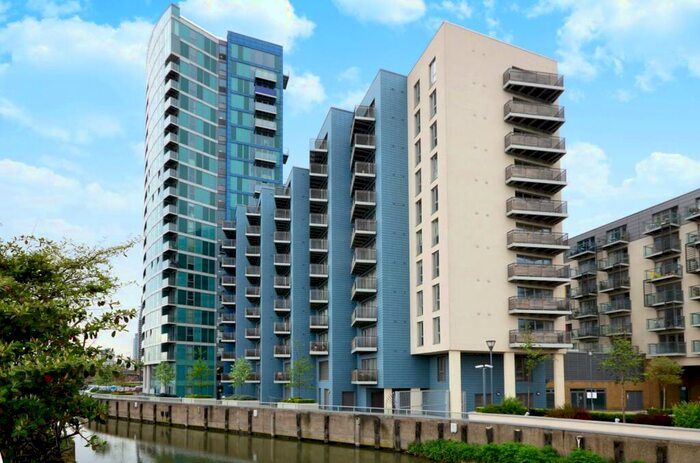 2 Bedroom Flat To Rent In High Street, Stratford, London, E15