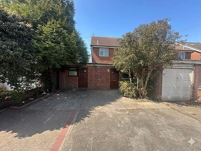 3 Bedroom Semi-Detached House For Sale In Goodmayes Lane, Ilford, London, IG3