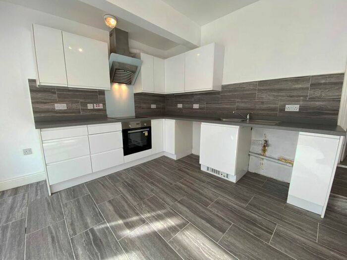 1 Bedroom Flat To Rent In Market Place, Westbury, BA13