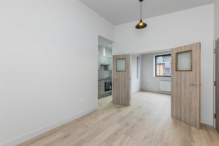 2 Bedroom Flat To Rent In The Grove, Slough, SL1