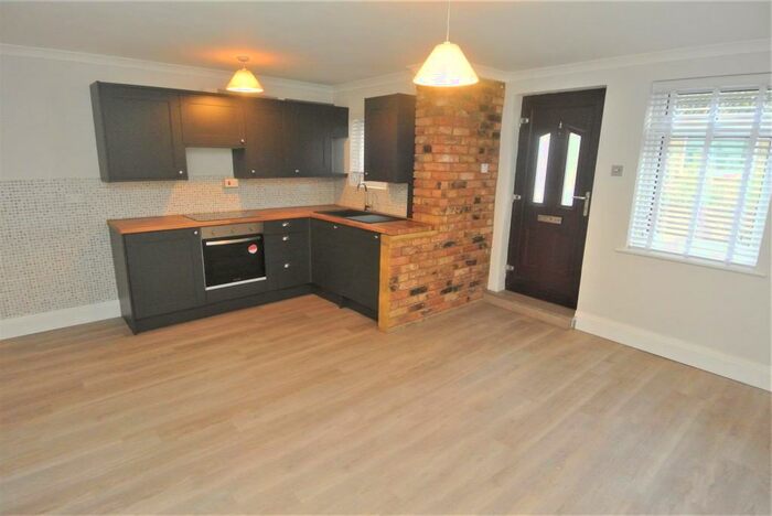 Apartment To Rent In Weybridge, KT13