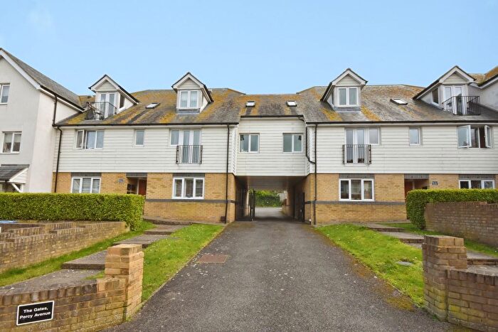 2 Bedroom Flat For Sale In Percy Avenue, Broadstairs, Kent, CT10