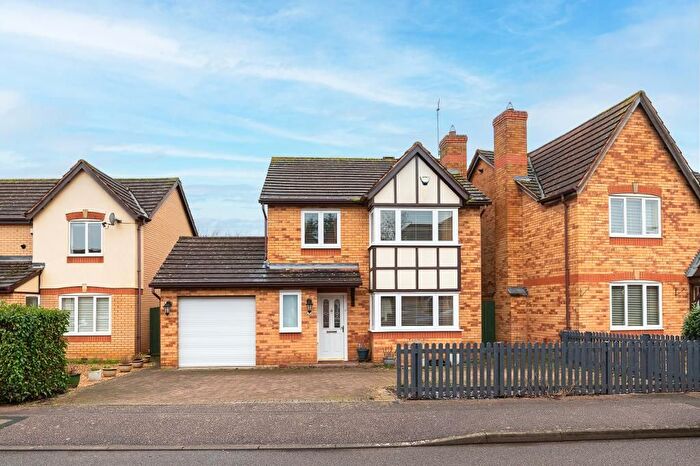 4 Bedroom Detached House For Sale In Pennycress Way, Newport Pagnell, Buckinghamshire, MK16