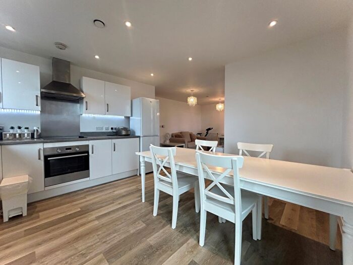 2 Bedroom Flat To Rent In High Street, SM1