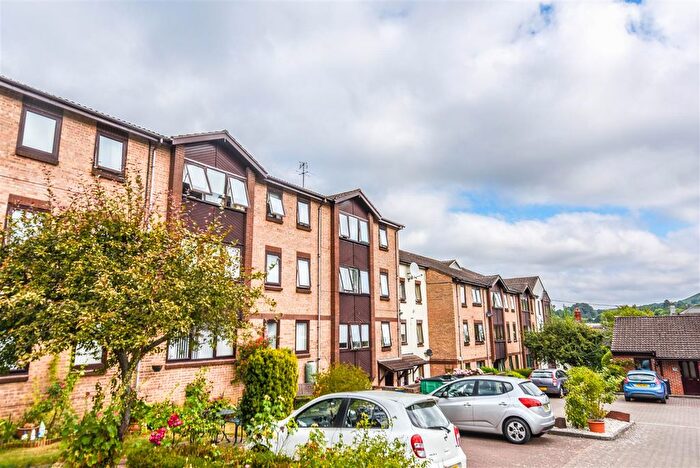 1 Bedroom Flat For Sale In Champions Court, Dursley, GL11