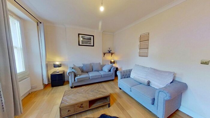 2 Bedroom Flat To Rent In Rose Street, Edinburgh, EH2