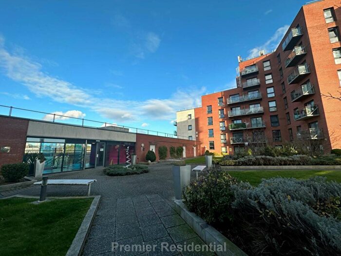 1 Bedroom Apartment To Rent In Broughton Lane, Salford, M7
