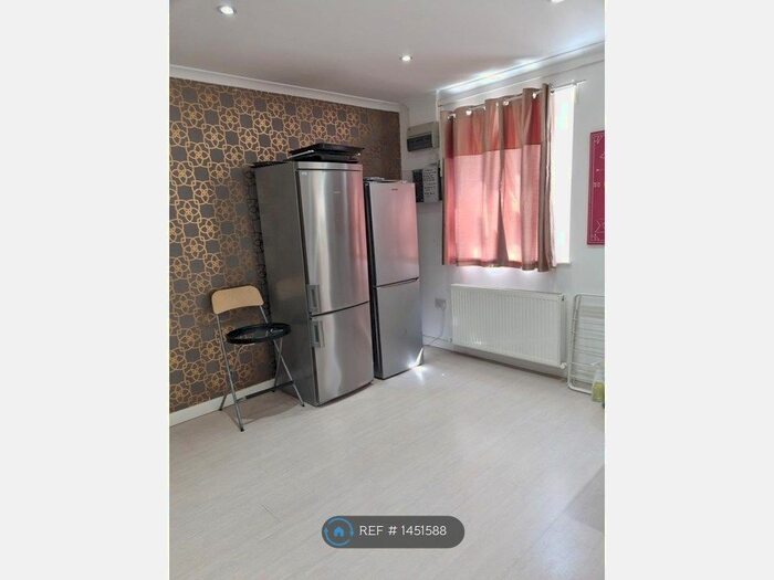 4 Bedroom Flat To Rent In Chusan Place, London, E14