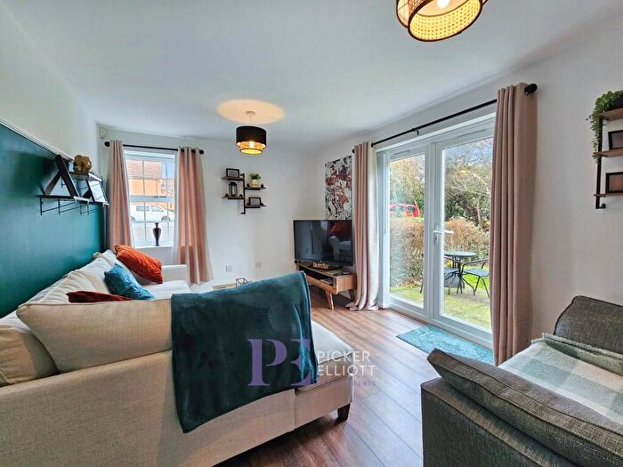 2 Bedroom Flat For Sale In Herons Court Hinckley, LE10
