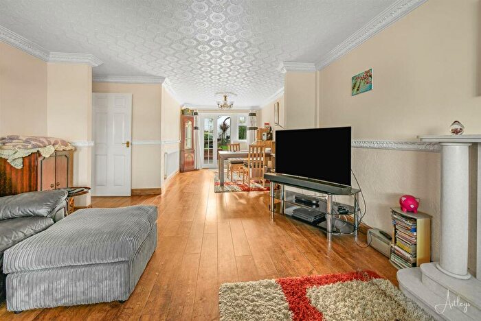 2 Bedroom Detached Bungalow For Sale In Telyn Aur, Morriston, Swansea, SA6