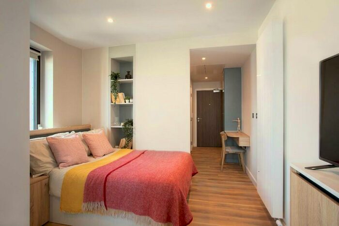 Studio To Rent In College Road, East Croydon, London, CR0