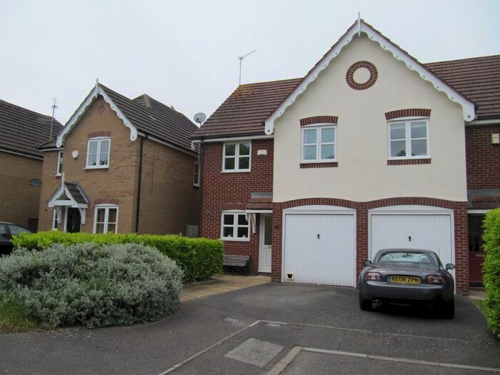 3 Bedroom Semi-Detached House To Rent In Redgrave Place, Marlow, SL7