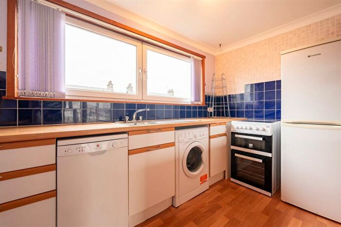 2 Bedroom Flat For Sale In Muirton Place, Perth, PH1