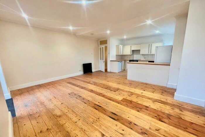 2 Bedroom Flat To Rent In Woodhill, London, SE18