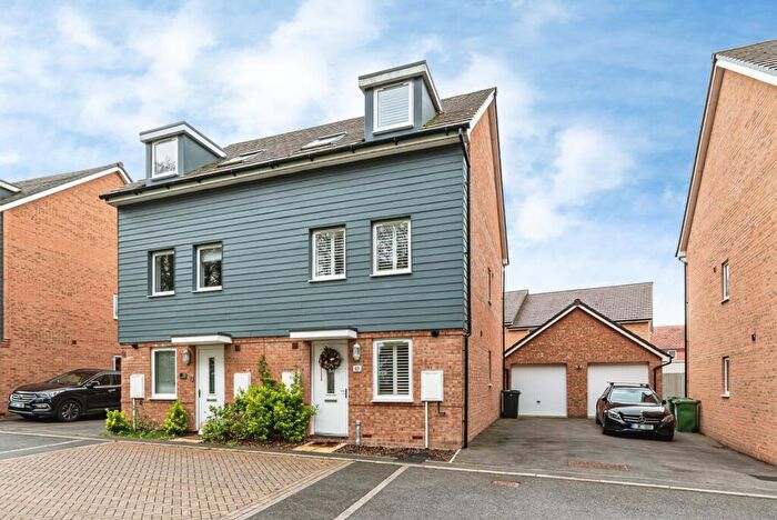 3 Bedroom Semi Detached House For Sale In Stoneham Way, Basingstoke, Hampshire, RG24