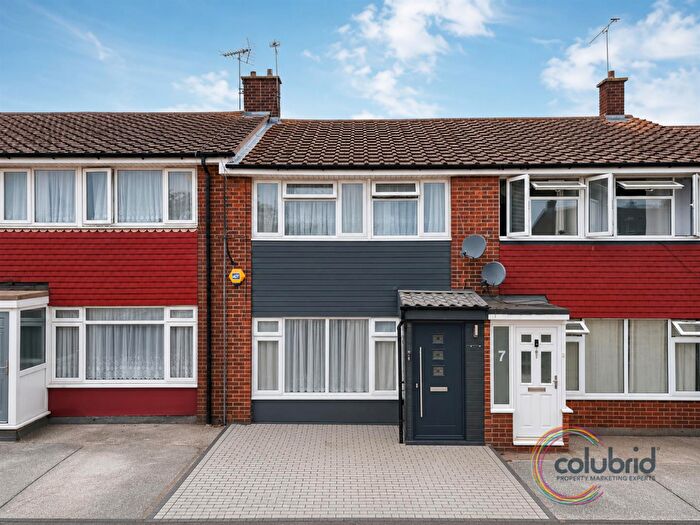 3 Bedroom Terraced House For Sale In Bryanston Road, Tilbury, RM18