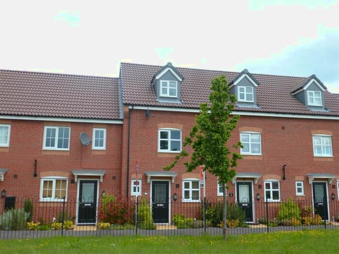 3 Bedroom Town House To Rent In Jeque Place, Stretton, Burton-On-Trent, DE13