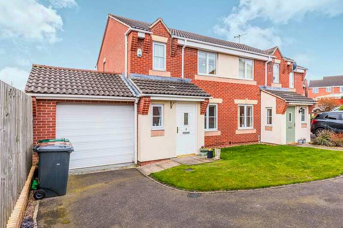 3 Bedroom Semi-Detached House To Rent In Tunicliffe Court, Swadlincote, Derbyshire, DE11