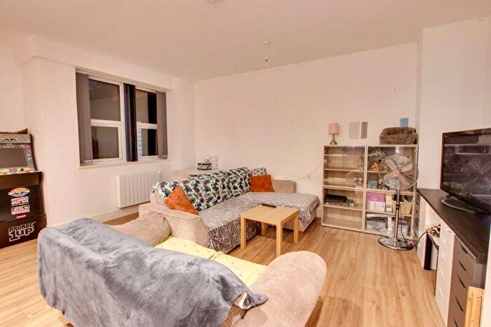 1 Bedroom Flat To Rent In Pavilions Court, Trowbridge, BA14