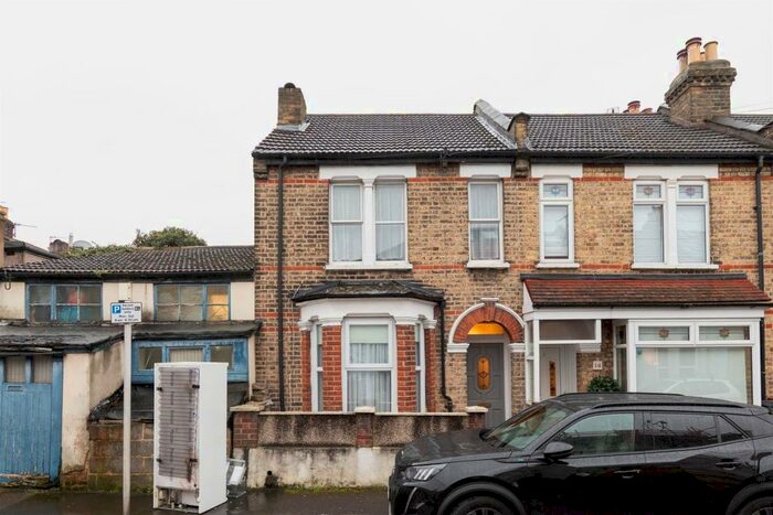 3 Bedroom House To Rent In Lime Street, Walthamstow, E17