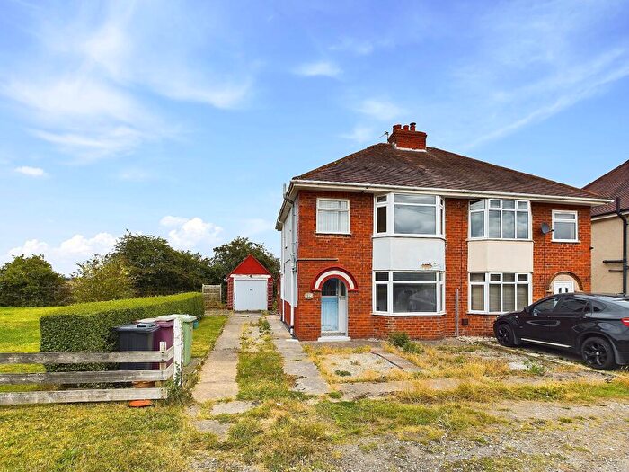 3 Bedroom Semi-Detached House For Sale In Williamthorpe Road, North Wingfield, Chesterfield, S42