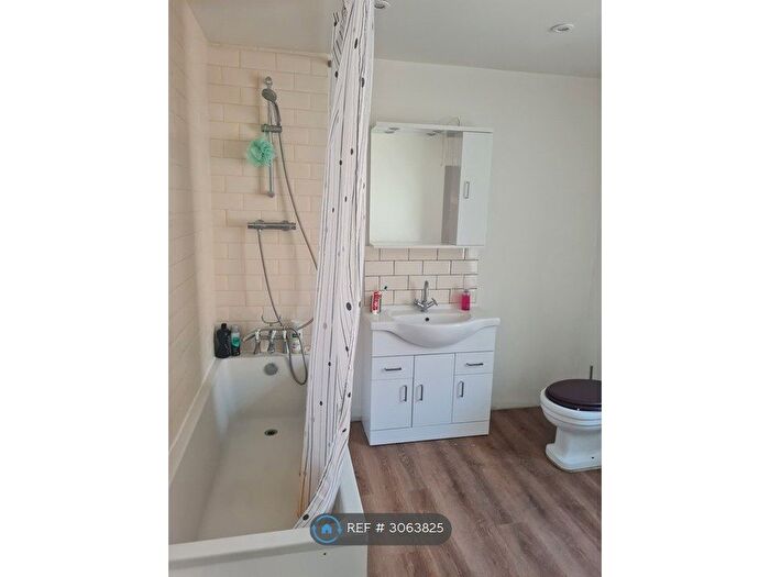 3 Bedroom Semi Detached House To Rent In Ferndale Road, London, E11