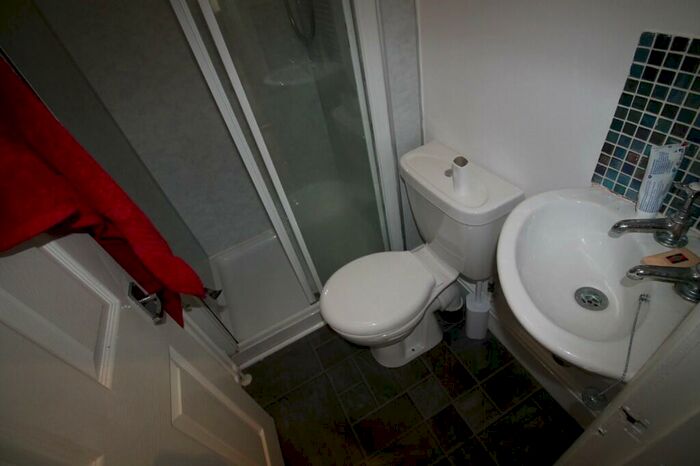 6 Bedroom Terraced House To Rent In Osborne Road, Newcastle Upon Tyne, NE2